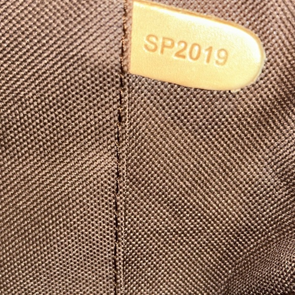 Louis Vuitton Rolling Suitcase - Picture 5 of 7